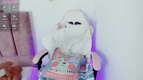 Snapshot of alisson_boobs_ chatting on 8, 5, 2026 Alisson online show from 8, 5, 2026