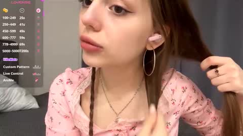 Snapshot of alizavigneau chatting on 13, 3, 2026 Alice online show from 13, 3, 2026