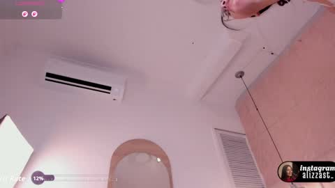 alizza_ online show from 2, 4, 2026