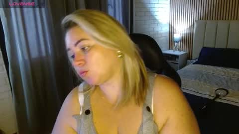 Snapshot of allegra_ferragamo chatting on 4, 12, 2025 Ale online show from 4, 12, 2025