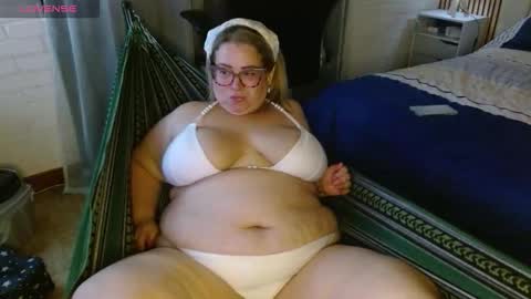 Snapshot of allegra_ferragamo chatting on 14, 12, 2025 Ale online show from 14, 12, 2025