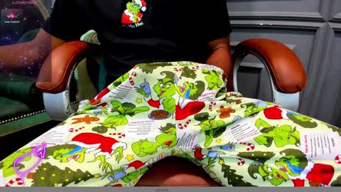 Snapshot of allessandrosantos chatting on 25, 12, 2024 Help me reach 100 likes online show from 25, 12, 2024