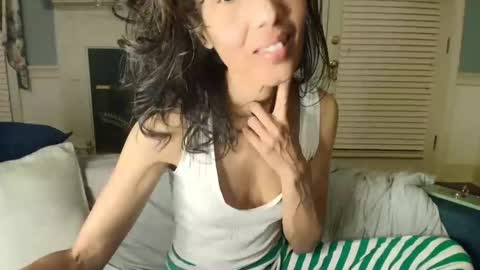 wishlist on bio online show from 21, 12, 2025