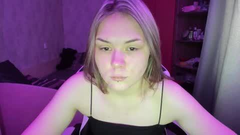 Snapshot of alli_zi chatting on 21, 10, 2025 Blair online show from 21, 10, 2025