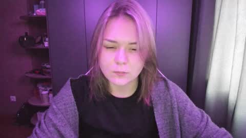 Snapshot of alli_zi chatting on 28, 11, 2025 Blair online show from 28, 11, 2025