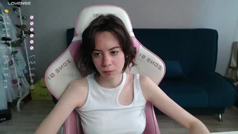 Snapshot of allie_hazie chatting on 30, 4, 2026 alice online show from 30, 4, 2026