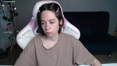 Snapshot of allie_hazie chatting on 6, 5, 2026 alice online show from 6, 5, 2026