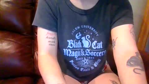 alliebearx online show from 14, 11, 2025