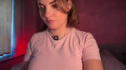 Snapshot of alliesynns chatting on 28, 4, 2026 Allie online show from 28, 4, 2026