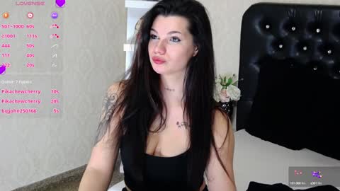 Snapshot of allisonn223 chatting on 1, 2, 2025 Deea online show from 1, 2, 2025