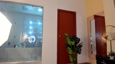 Snapshot of allisonowens_ chatting on 23, 10, 2025 allisonowens_ online show from 23, 10, 2025