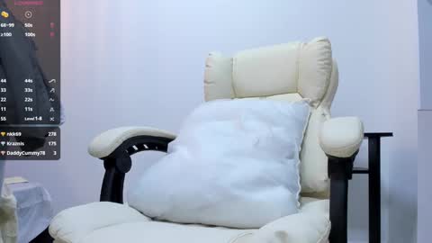 Snapshot of allisonroberts_ chatting on 15, 2, 2025 Alli online show from 15, 2, 2025