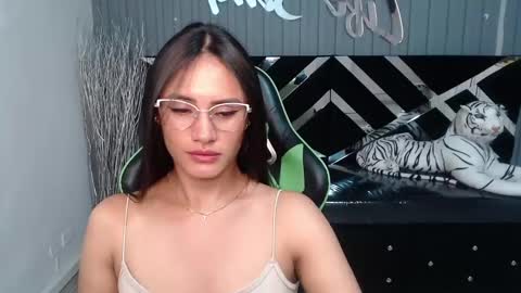 Snapshot of allisson_a chatting on 4, 2, 2025 Allisson online show from 4, 2, 2025