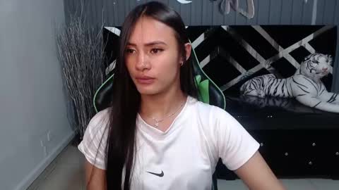 Snapshot of allisson_a chatting on 7, 3, 2025 Allisson online show from 7, 3, 2025