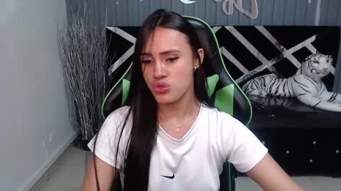 Snapshot of allisson_a chatting on 7, 3, 2025 Allisson online show from 7, 3, 2025