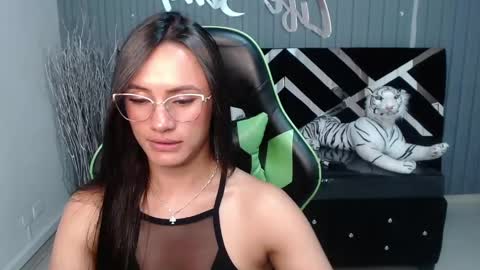 Snapshot of allisson_a chatting on 8, 3, 2025 Allisson online show from 8, 3, 2025