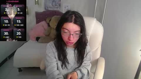 Snapshot of alllyson_ chatting on 19, 11, 2025 alison online show from 19, 11, 2025