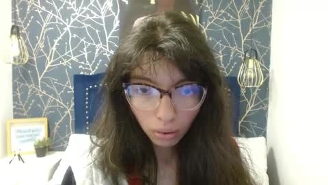 Snapshot of alllyson_ chatting on 27, 5, 2026 alison online show from 27, 5, 2026