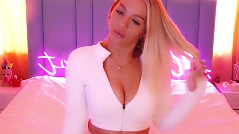 AlwaysHot online show from 18, 2, 2025