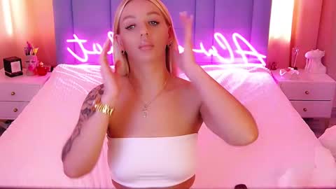 AlwaysHot online show from 4, 3, 2025