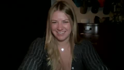 Snapshot of allyanalangel chatting on 17, 10, 2025 allyanalangel online show from 17, 10, 2025
