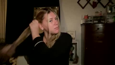 Snapshot of allyanalangel chatting on 19, 11, 2025 allyanalangel online show from 19, 11, 2025