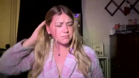 Snapshot of allyanalangel chatting on 23, 11, 2025 allyanalangel online show from 23, 11, 2025