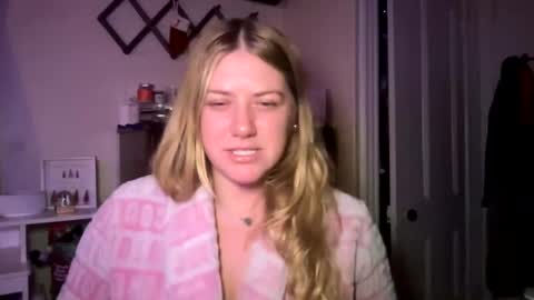 Snapshot of allyanalangel chatting on 24, 11, 2025 allyanalangel online show from 24, 11, 2025