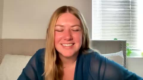 Snapshot of allyanalangel chatting on 17, 2, 2026 allyanalangel online show from 17, 2, 2026