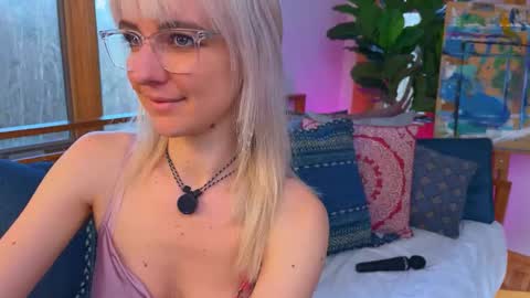 Ally Elliot online show from 3, 12, 2025