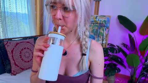 Ally Elliot online show from 9, 4, 2026