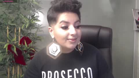 Snapshot of allyiah chatting on 19, 12, 2024 online show from 19, 12, 2024