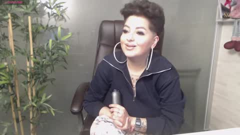 Snapshot of allyiah chatting on 7, 1, 2025 online show from 7, 1, 2025
