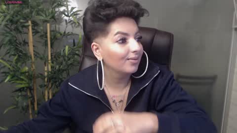 Snapshot of allyiah chatting on 8, 1, 2025 online show from 8, 1, 2025