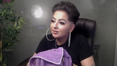 Snapshot of allyiah chatting on 21, 1, 2025 online show from 21, 1, 2025