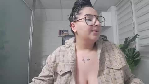 Snapshot of allyiah chatting on 4, 10, 2025 online show from 4, 10, 2025