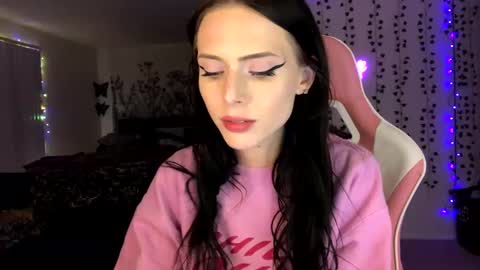 Snapshot of allyoursss1212 chatting on 1, 2, 2025 Ally Girl In Her Ally World online show from 1, 2, 2025