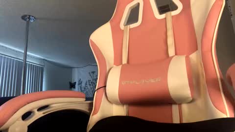 Ally Girl In Her Ally World online show from 13, 11, 2025