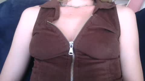 Snapshot of allyoursss1212 chatting on 22, 7, 2026 Ally Girl In Her Ally World online show from 22, 7, 2026