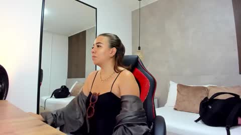 ALMA FENIX  online show from 22, 10, 2025