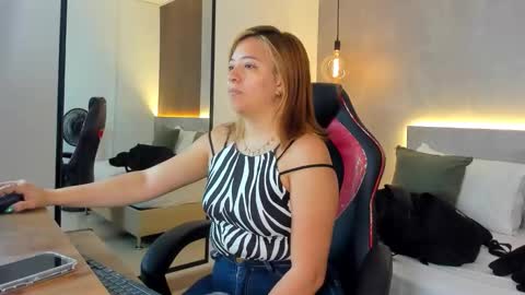 ALMA FENIX  online show from 15, 12, 2025