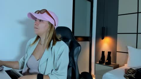 ALMA FENIX  online show from 23, 2, 2026