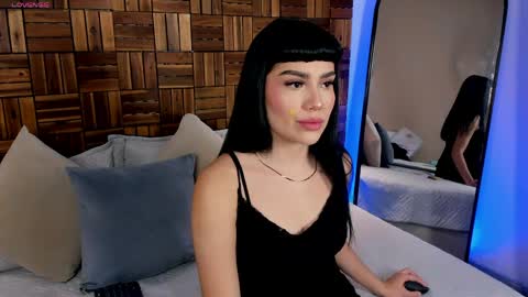 Mia online show from 12, 4, 2026