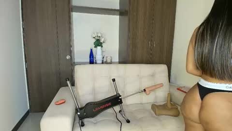 Snapshot of almacastillo2 chatting on 4, 3, 2026 Alma Castillo online show from 4, 3, 2026