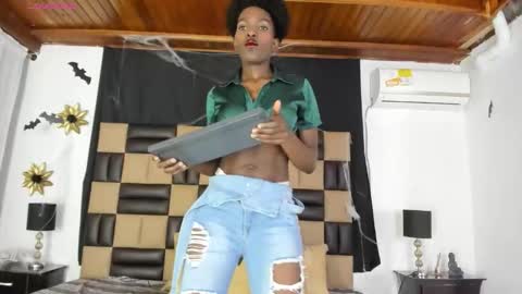 Snapshot of almasaennz chatting on 3, 11, 2025 online show from 3, 11, 2025