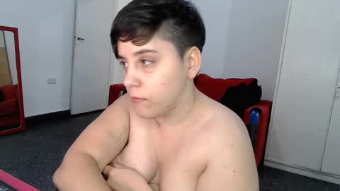 Snapshot of almondonwheels chatting on 5, 12, 2024 Almond online show from 5, 12, 2024