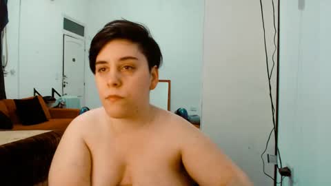 Snapshot of almondonwheels chatting on 2, 10, 2025 Almond online show from 2, 10, 2025