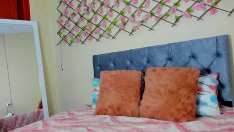 Snapshot of alondragomez_ chatting on 5, 3, 2025 Alondra gomez online show from 5, 3, 2025