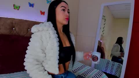 Snapshot of alondragomez_ chatting on 4, 10, 2025 Alondra gomez online show from 4, 10, 2025