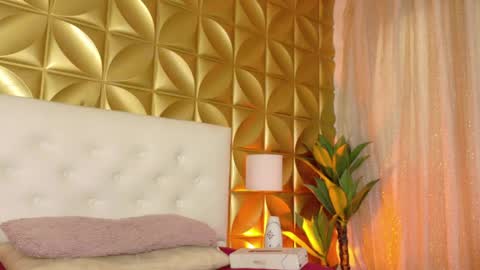 Hazel Bowie online show from 8, 4, 2026